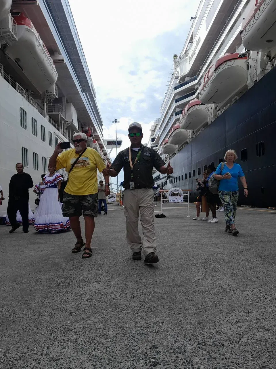 Guide welcoming cruise guests at Port Limón